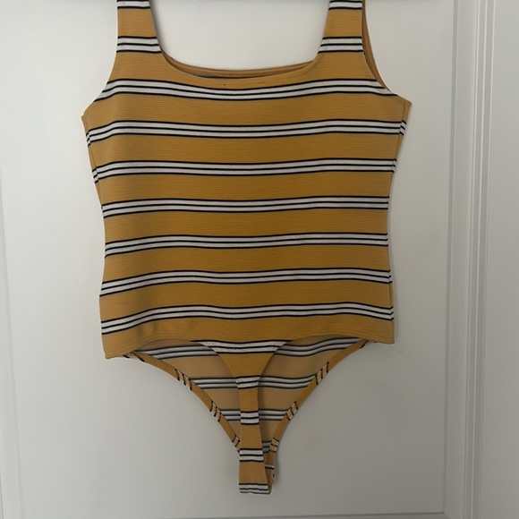 Express Bodysuit size Small black, yellow and white stripes - Picture 2 of 5